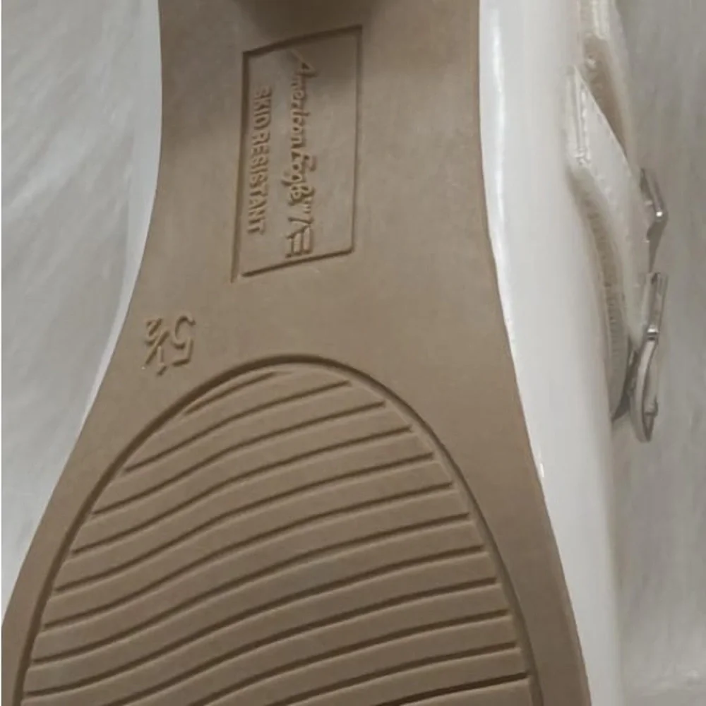 NIB American Eagle Outfitters Big Girl Pumps White, for weddings, Size 5.5